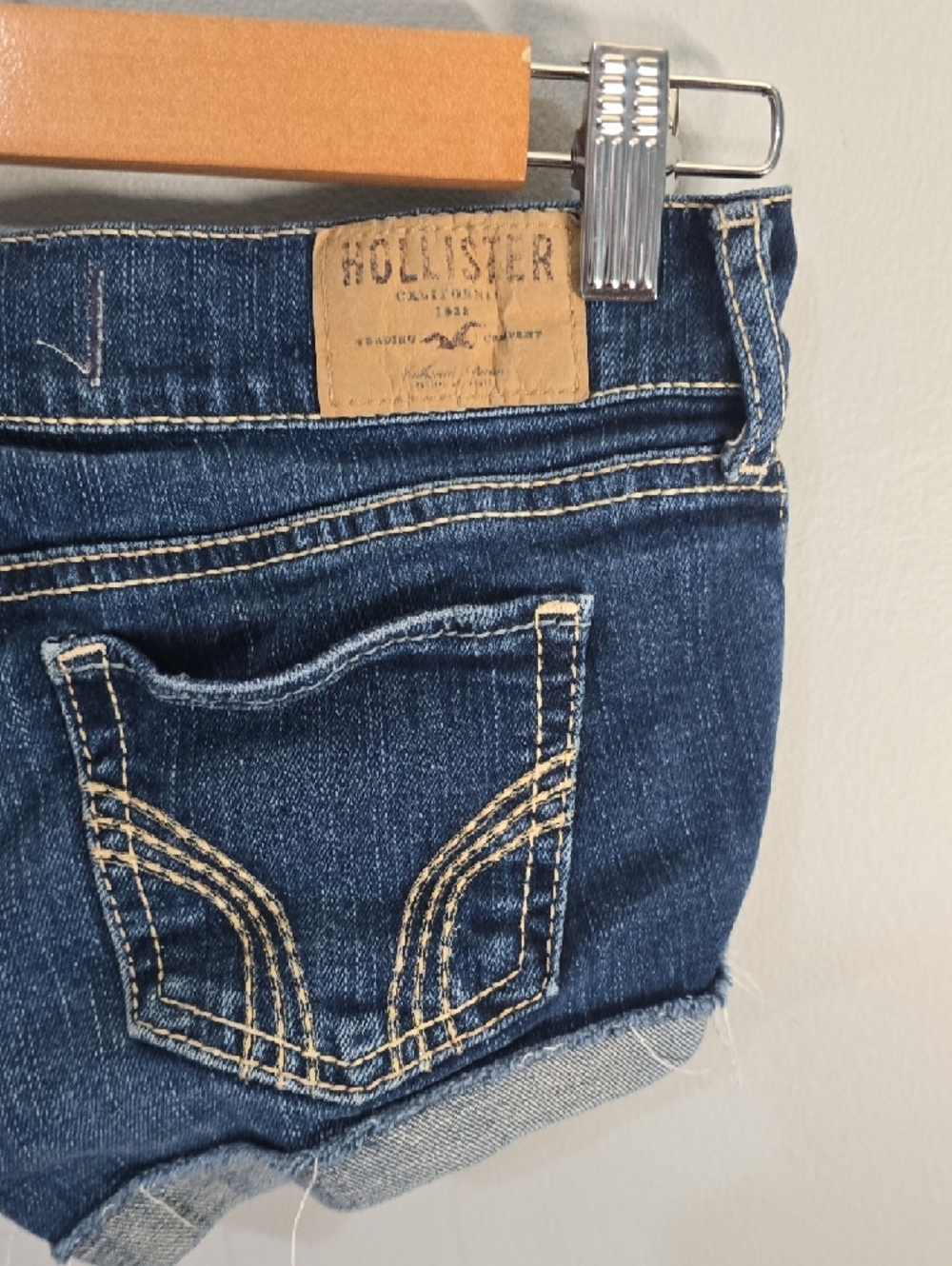 Hollister jean shorts womens size 1 blue double button frayed-hem raw cut Summer - Picture 5 of 10